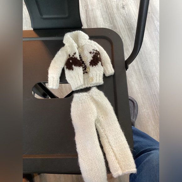 Vintage Barbie Clothes. Sixties and seventies. Some are handmade others not. - Picture 2 of 5